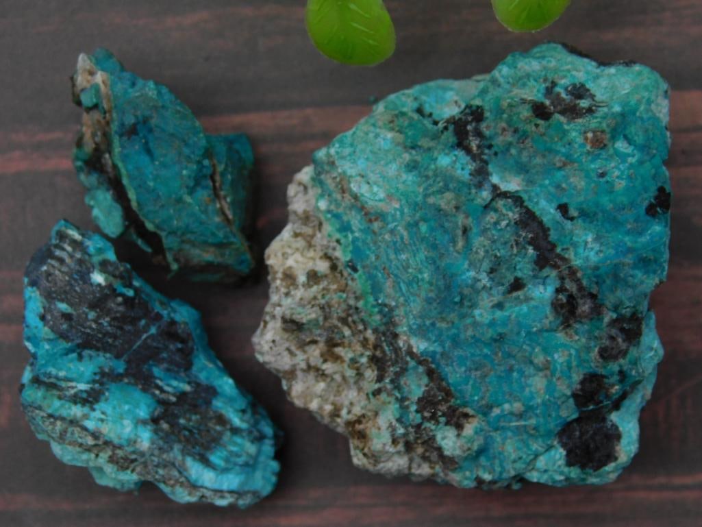 Chrysocolla ROCK STONE LAPIDARY SPECIMEN: Chrysocolla Rock Stone Lapidary Specimen ? Authentic estate find offered in our online auction. Perfect for collectors, resellers, and enthusiasts of vintage, antiques, minerals, rocks, crystals, jewe