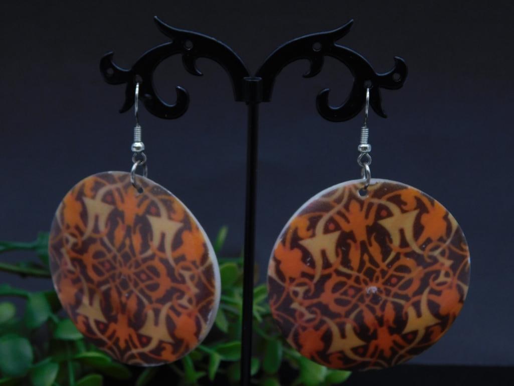 Fashion Earrings: Fashion Earrings ? Authentic estate find offered in our online auction. Perfect for collectors, resellers, and enthusiasts of vintage, antiques, minerals, rocks, crystals, jewelry, lapidary, and rare