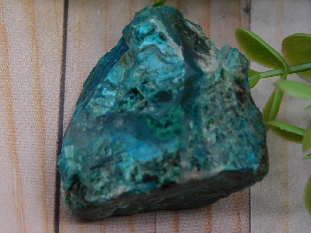 Chrysocolla ROCK STONE LAPIDARY SPECIMEN: Chrysocolla Rock Stone Lapidary Specimen ? Authentic estate find offered in our online auction. Perfect for collectors, resellers, and enthusiasts of vintage, antiques, minerals, rocks, crystals,