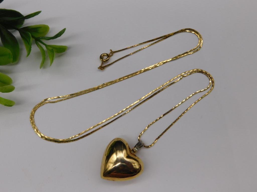 Gold-Tone Heart Pendant Necklace with Chain: Gold-Tone Heart Pendant Necklace With Chain ? Authentic estate find offered in our online auction. Perfect for collectors, resellers, and enthusiasts of vintage, antiques, minerals, rocks, crystals,