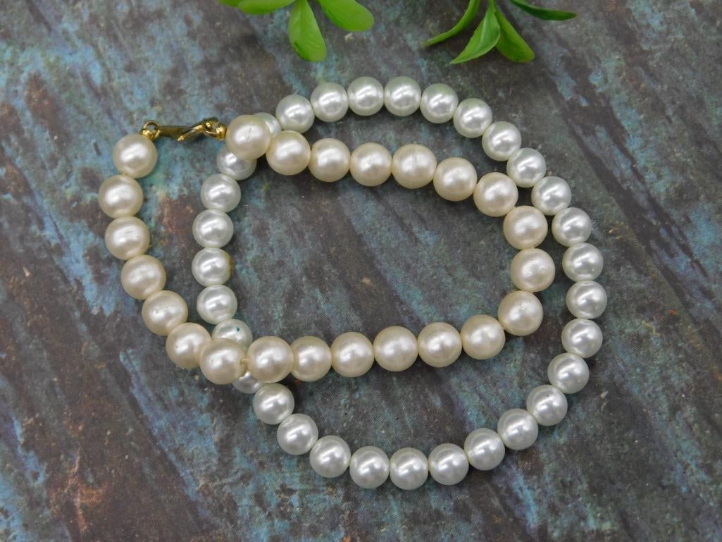Vintage Faux Pearl Necklace With Gold-Tone Clasp: Vintage Faux Pearl Necklace With Gold-Tone Clasp ? Authentic estate find offered in our online auction. Perfect for collectors, resellers, and enthusiasts of vintage, antiques, minerals, rocks,