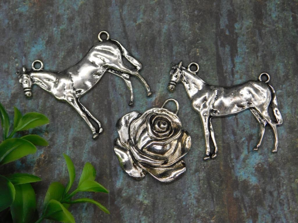 Silver-Tone Horse and Rose Charms: Silver-Tone Horse And Rose Charms ? Authentic estate find offered in our online auction. Perfect for collectors, resellers, and enthusiasts of vintage, antiques, minerals, rocks, crystals, jewelry,