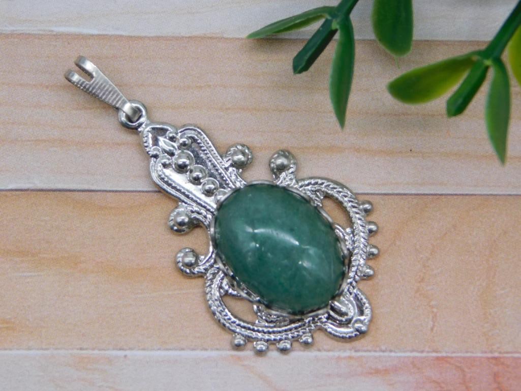 AVENTURINE PENDANT ROCK STONE LAPIDARY SPECIMEN: AVENTURINE PENDANT ROCK STONE LAPIDARY SPECIMEN