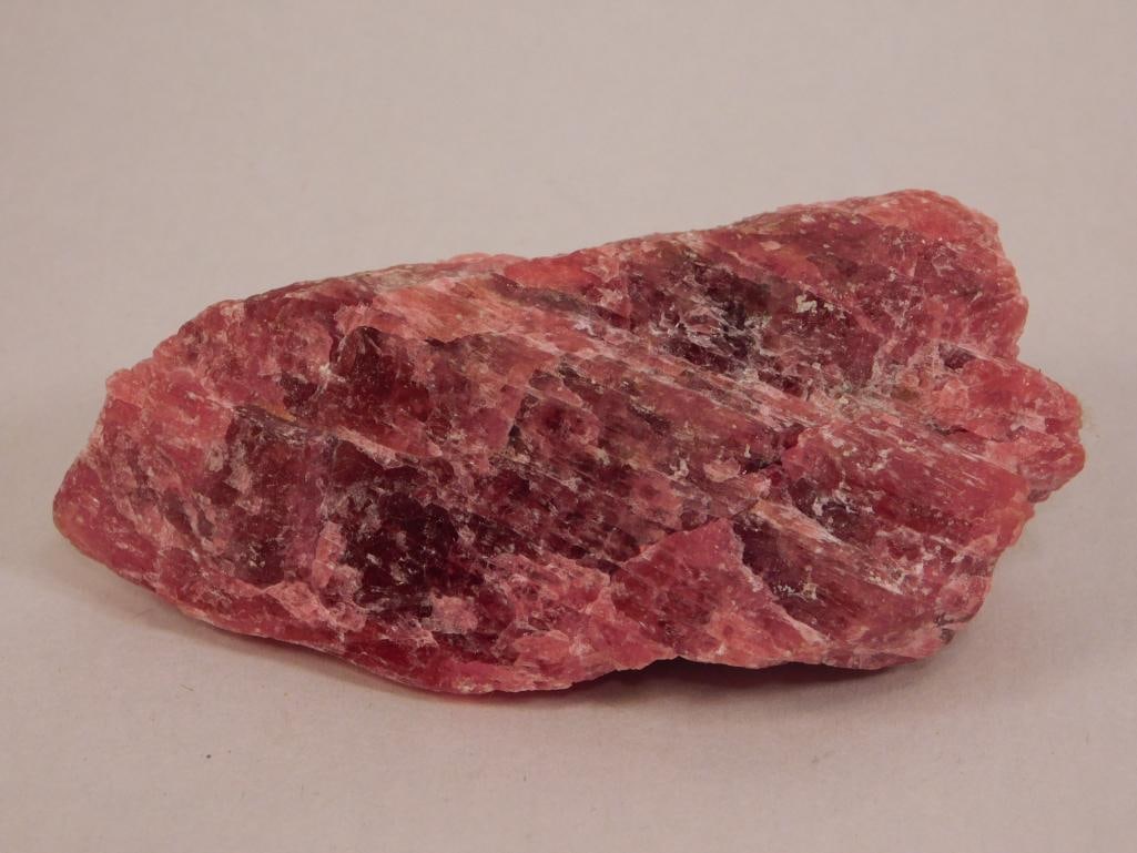 GEM RHODONITE 775 CARATS ROCK STONE LAPIDARY SPECIMEN: GEM RHODONITE 775 CARATS ROCK STONE LAPIDARY SPECIMEN