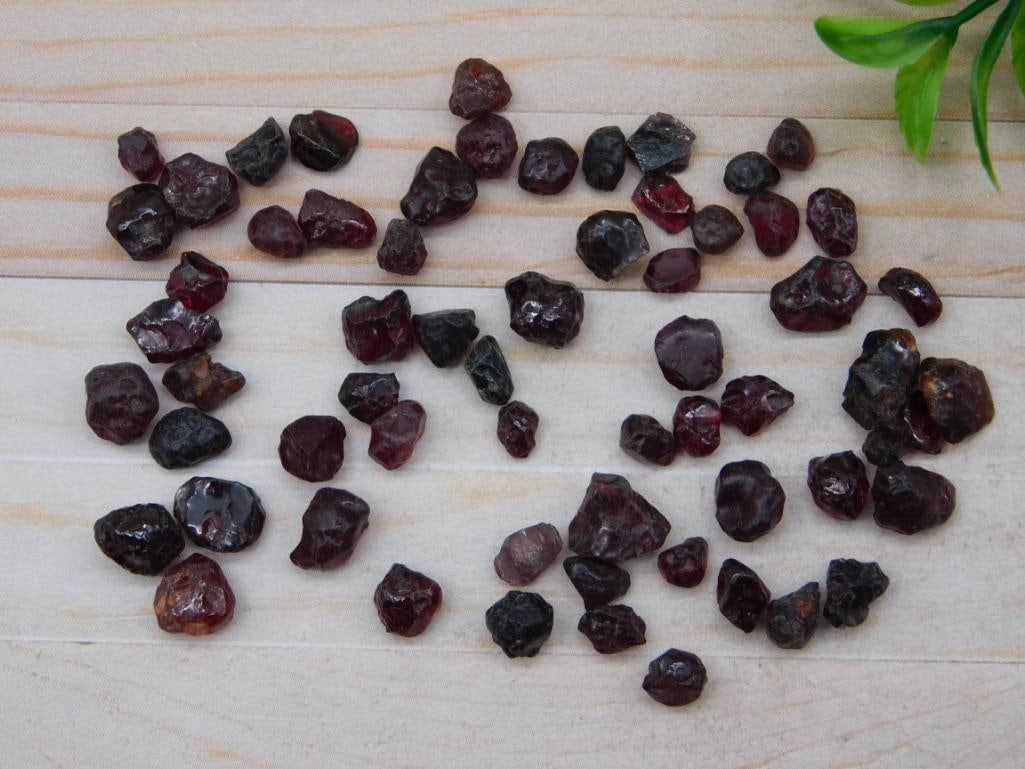 GARNET ROCK STONE LAPIDARY SPECIMEN (1 of 2)