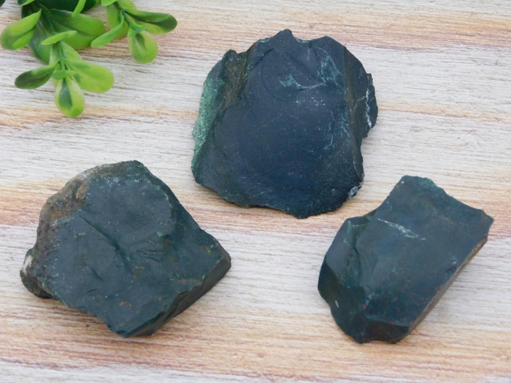 BLOODSTONE ROCK STONE LAPIDARY SPECIMEN: BLOODSTONE ROCK STONE LAPIDARY SPECIMEN
