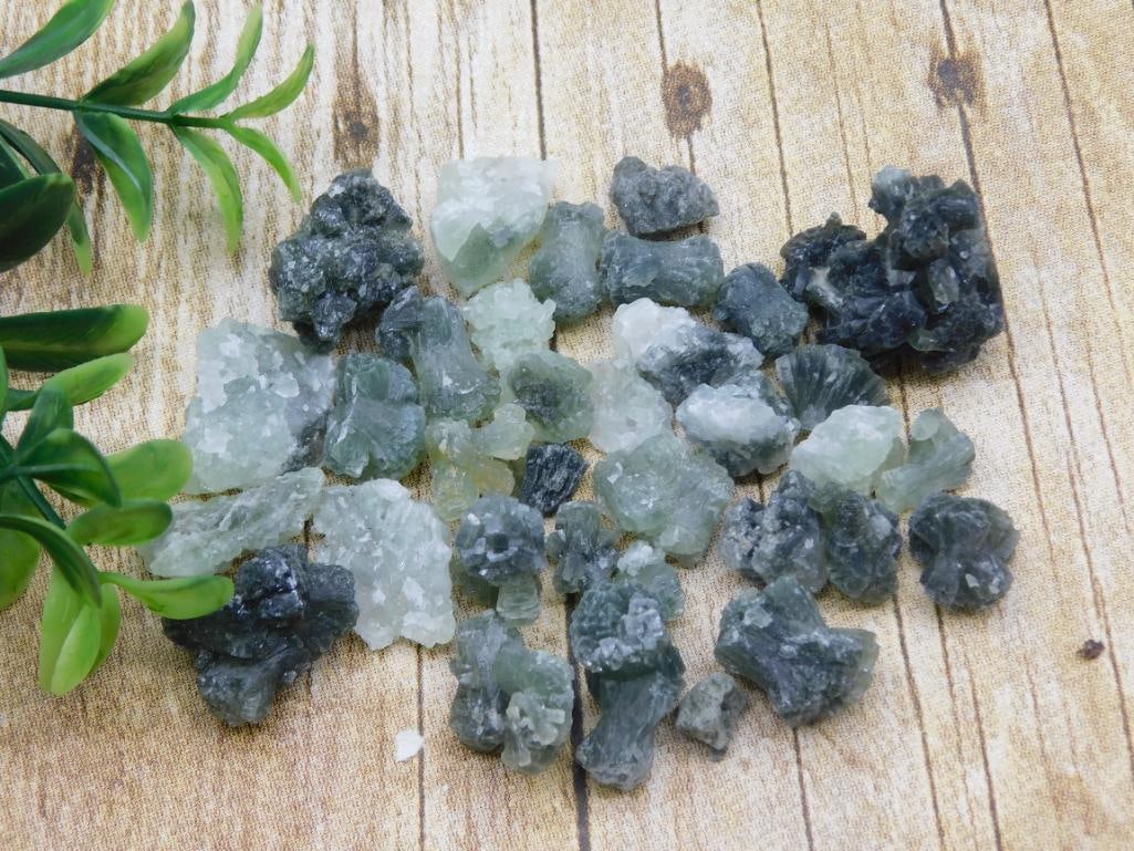 PREHNITE ROCK STONE LAPIDARY SPECIMEN: PREHNITE ROCK STONE LAPIDARY SPECIMEN