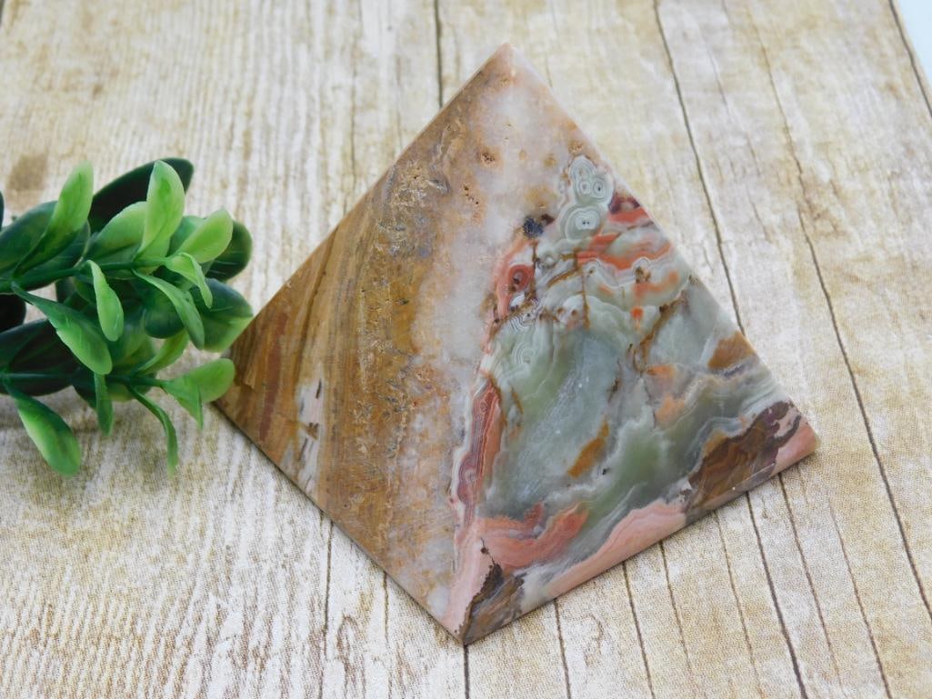 ONYX PYRAMID ROCK STONE LAPIDARY SPECIMEN (1 of 2)