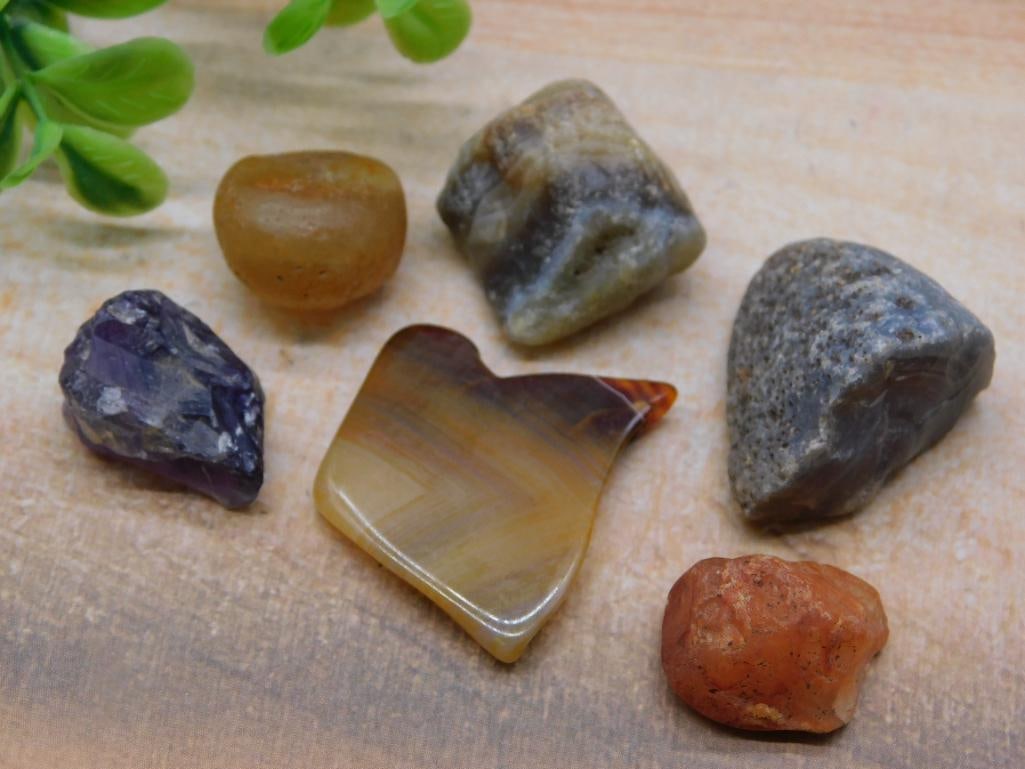 MIXED ROUGH LOT ROCK STONE LAPIDARY SPECIMEN: MIXED ROUGH LOT ROCK STONE LAPIDARY SPECIMEN