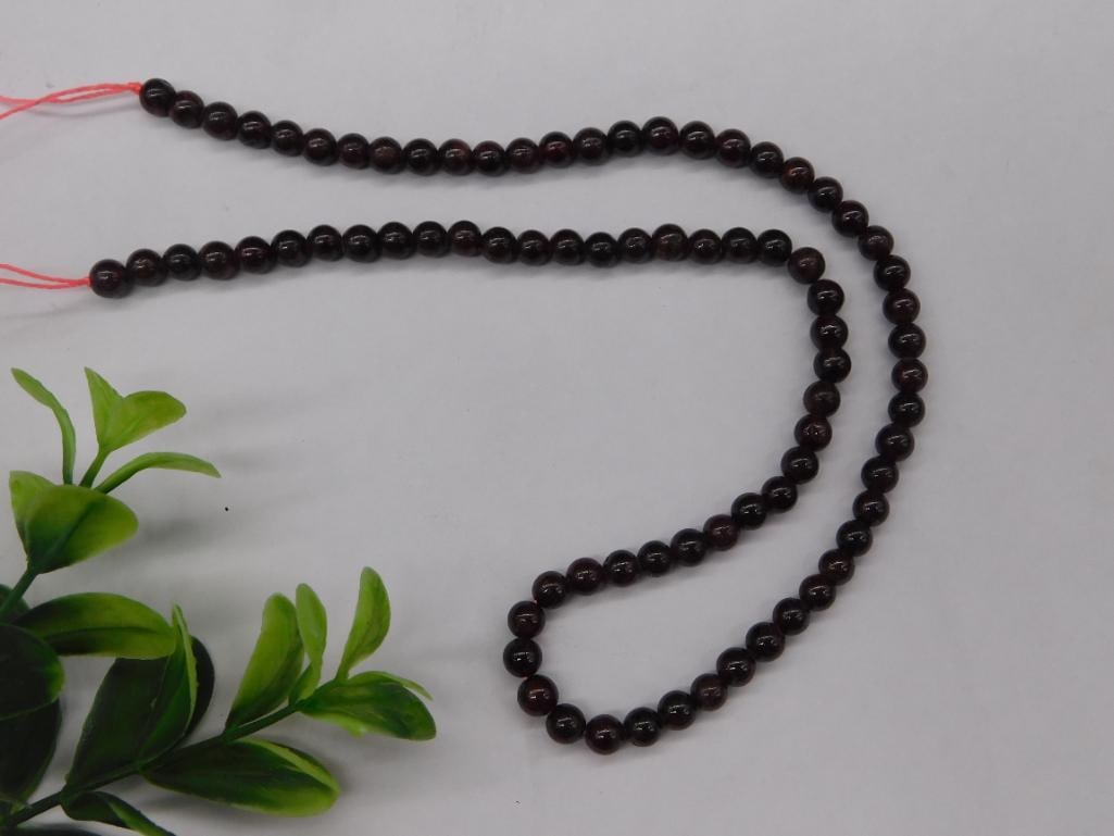 B GARNET BEADS ROCK STONE LAPIDARY SPECIMEN: B GARNET BEADS ROCK STONE LAPIDARY SPECIMEN