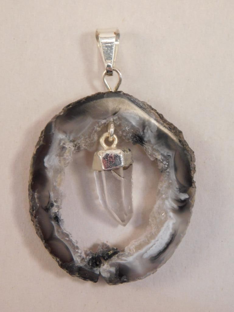 GEODE SLICE PENDENT WITH QUARTZ CRYSTAL ROCK STONE LAPIDARY SPECIMEN: GEODE SLICE PENDENT WITH QUARTZ CRYSTAL ROCK STONE LAPIDARY SPECIMEN