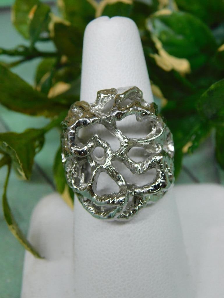 SILVER TONE RING ROCK STONE LAPIDARY SPECIMEN: SILVER TONE RING ROCK STONE LAPIDARY SPECIMEN