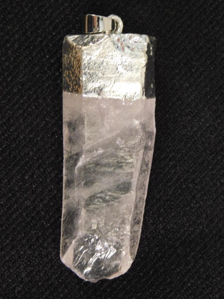 QUARTZ PENDANT ROCK STONE LAPIDARY SPECIMEN: QUARTZ PENDANT ROCK STONE LAPIDARY SPECIMEN