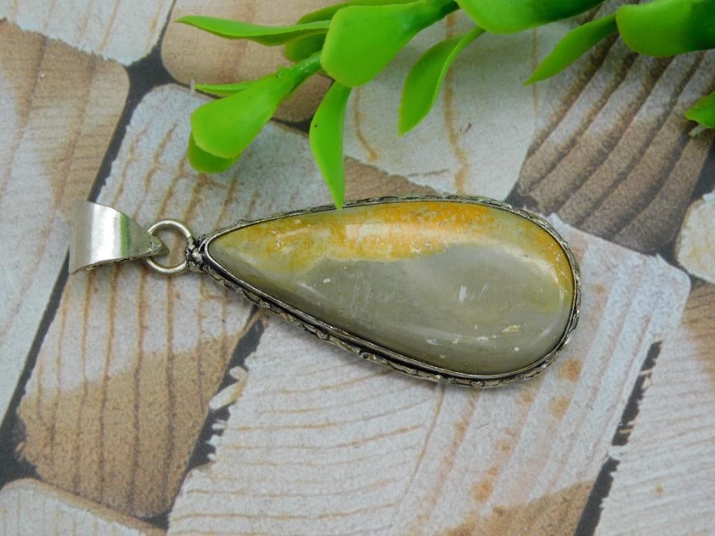 BUTTERFLY JASPER PENDANT ROCK STONE LAPIDARY SPECIMEN: BUTTERFLY JASPER PENDANT ROCK STONE LAPIDARY SPECIMEN