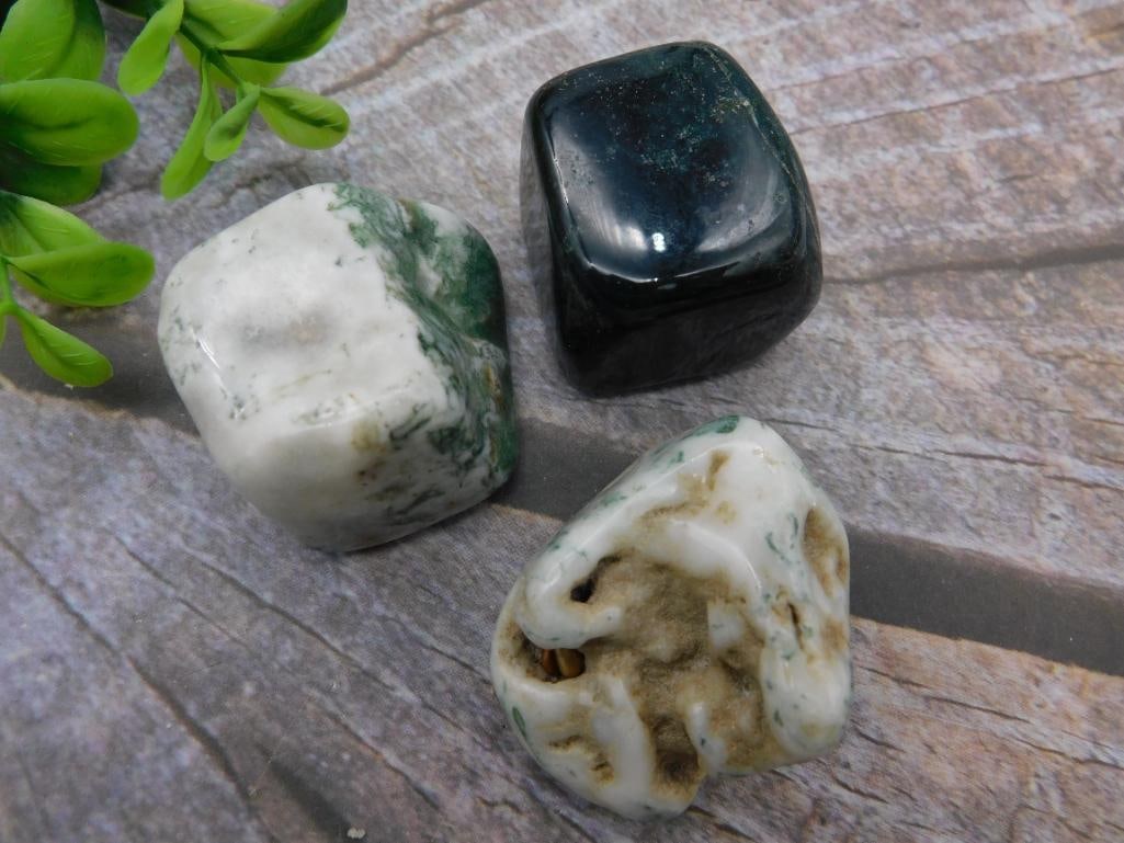 MIXED LOT ROCK STONE LAPIDARY SPECIMEN: MIXED LOT ROCK STONE LAPIDARY SPECIMEN