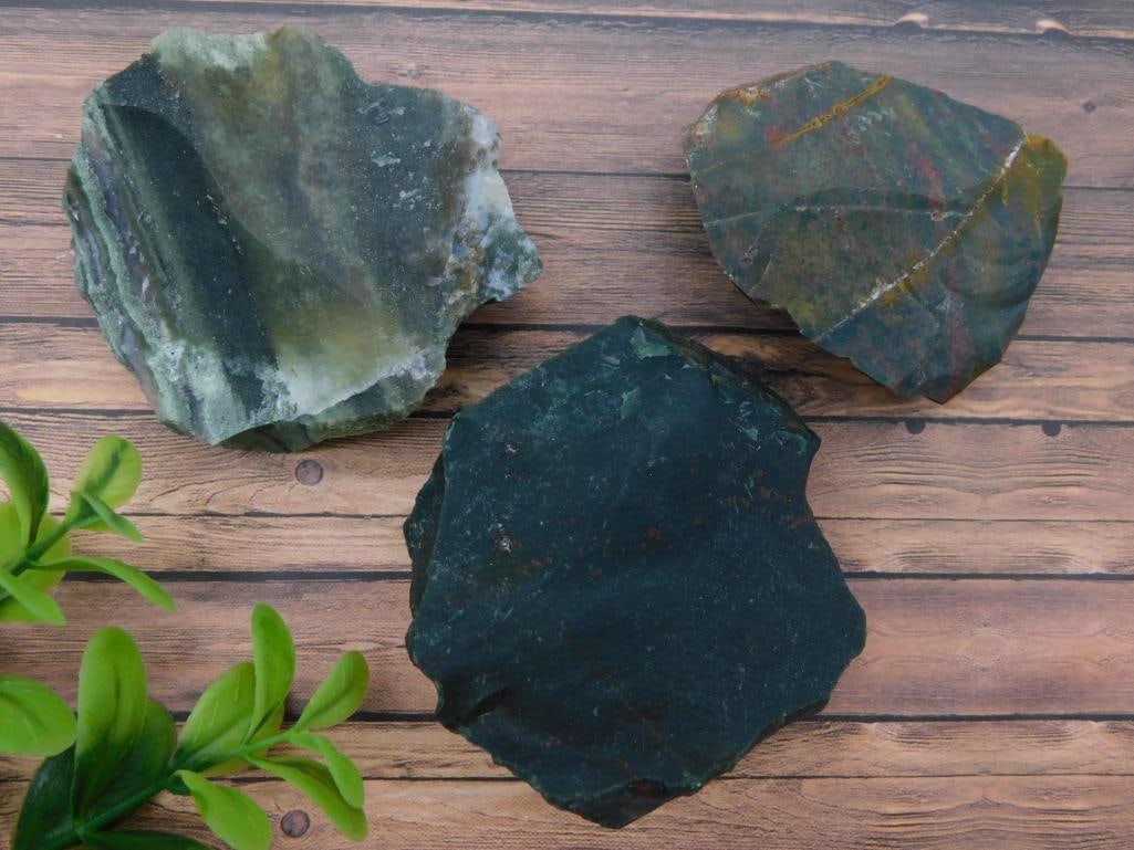 BLOODSTONE ROCK STONE LAPIDARY SPECIMEN: BLOODSTONE ROCK STONE LAPIDARY SPECIMEN