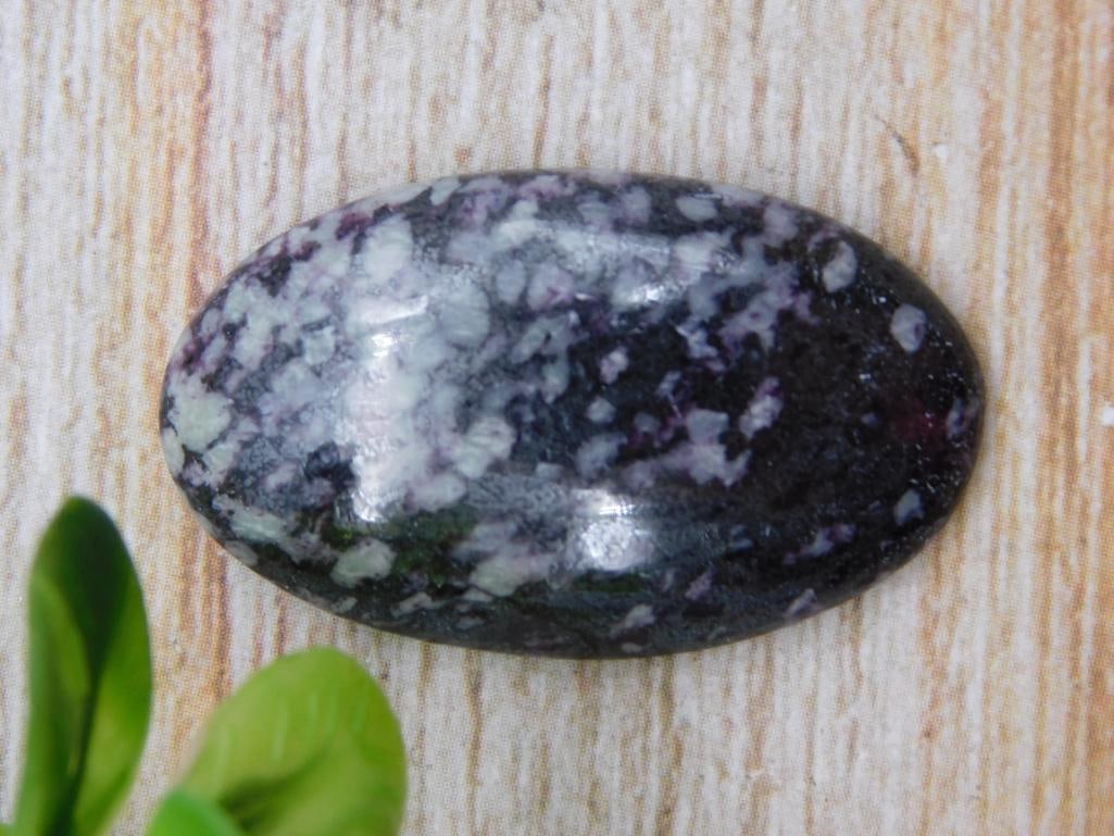 KAMMERERITE CABOCHON ROCK STONE LAPIDARY SPECIMEN: KAMMERERITE CABOCHON ROCK STONE LAPIDARY SPECIMEN