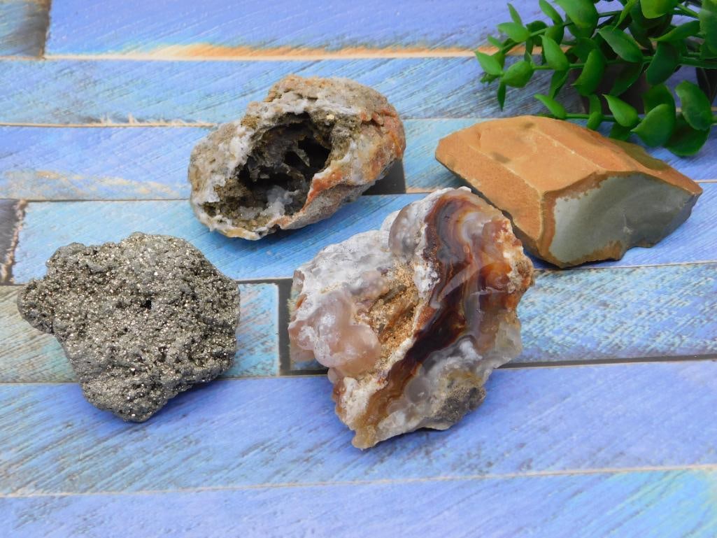 MIXED LOT ROCK STONE LAPIDARY SPECIMEN: MIXED LOT ROCK STONE LAPIDARY SPECIMEN