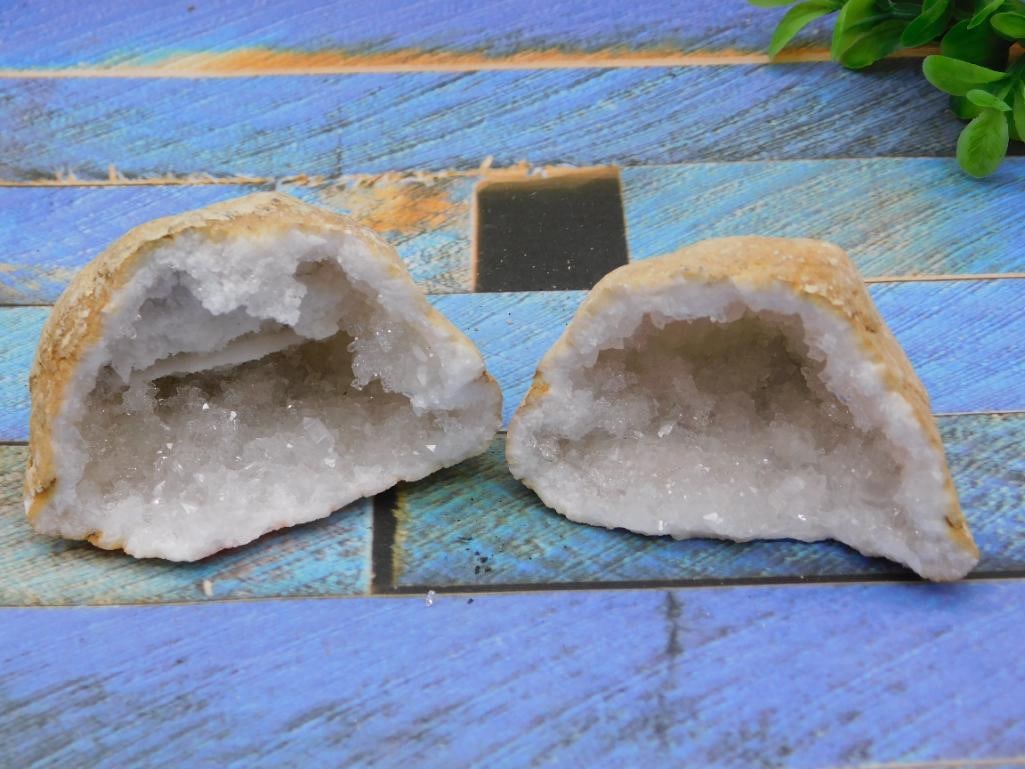 GEODE ROCK STONE LAPIDARY SPECIMEN (1 of 2)
