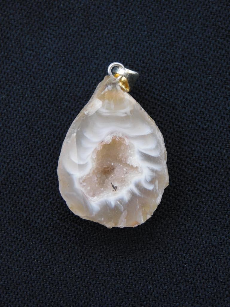 GEODE PENDANT ROCK STONE LAPIDARY SPECIMEN: GEODE PENDANT ROCK STONE LAPIDARY SPECIMEN