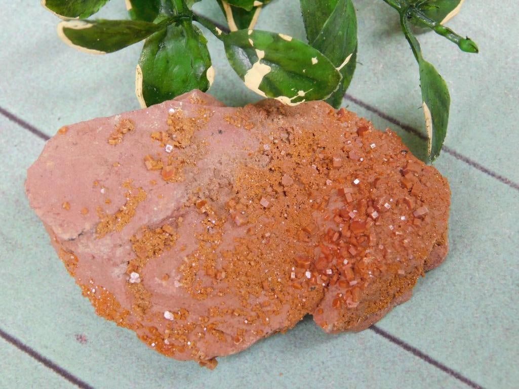 VANADINITE ROCK STONE LAPIDARY SPECIMEN (1 of 2)