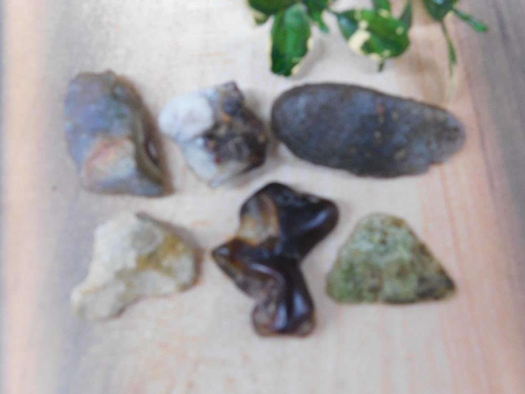 MIXED ROUGH LOT ROCK STONE LAPIDARY SPECIMEN: MIXED ROUGH LOT ROCK STONE LAPIDARY SPECIMEN