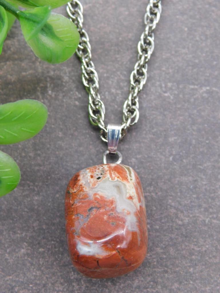 STONE PENDANT ON CHAIN NECKLACE ROCK STONE LAPIDARY SPECIMEN: STONE PENDANT ON CHAIN NECKLACE ROCK STONE LAPIDARY SPECIMEN