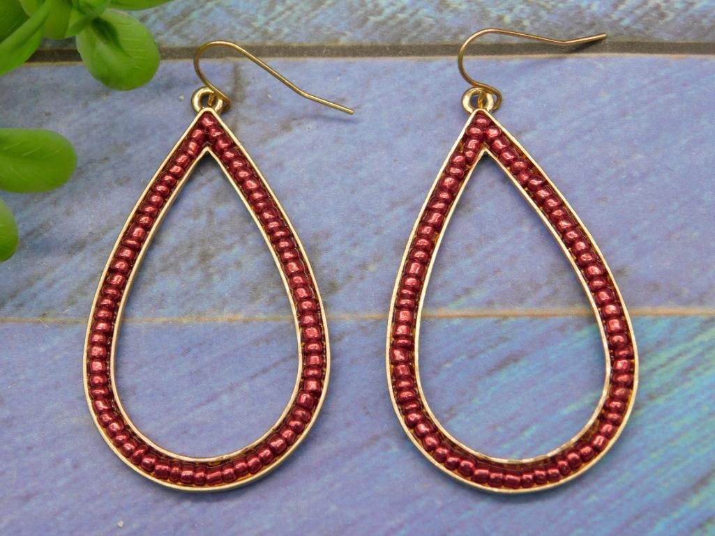 COSTUME JEWELRY EARRINGS (1 of 2)