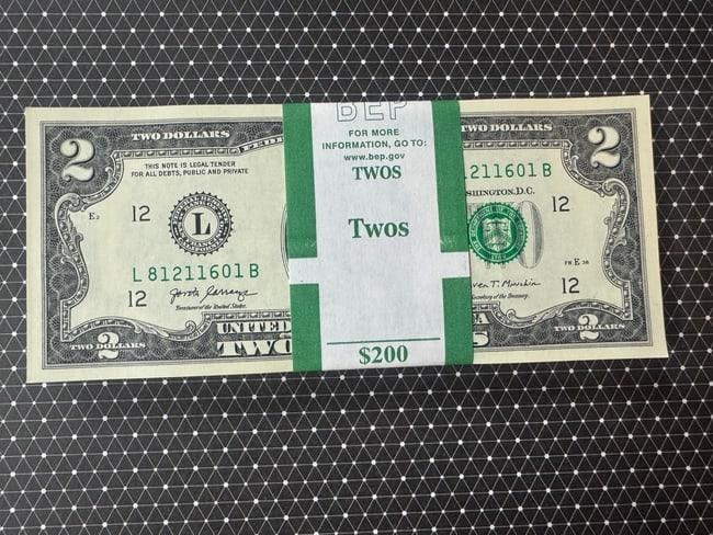 RARE Sequential $2 Bills 2017A UNCIRCULATED - 100 OF 1000 IN ORDER!: Serial number 81211901-81212000 - Exceptional and investment-grade group of United States $2 Federal Reserve Notes, presented in mint condition, uncirculated, and bank-banded form. This is Lot #1 of a