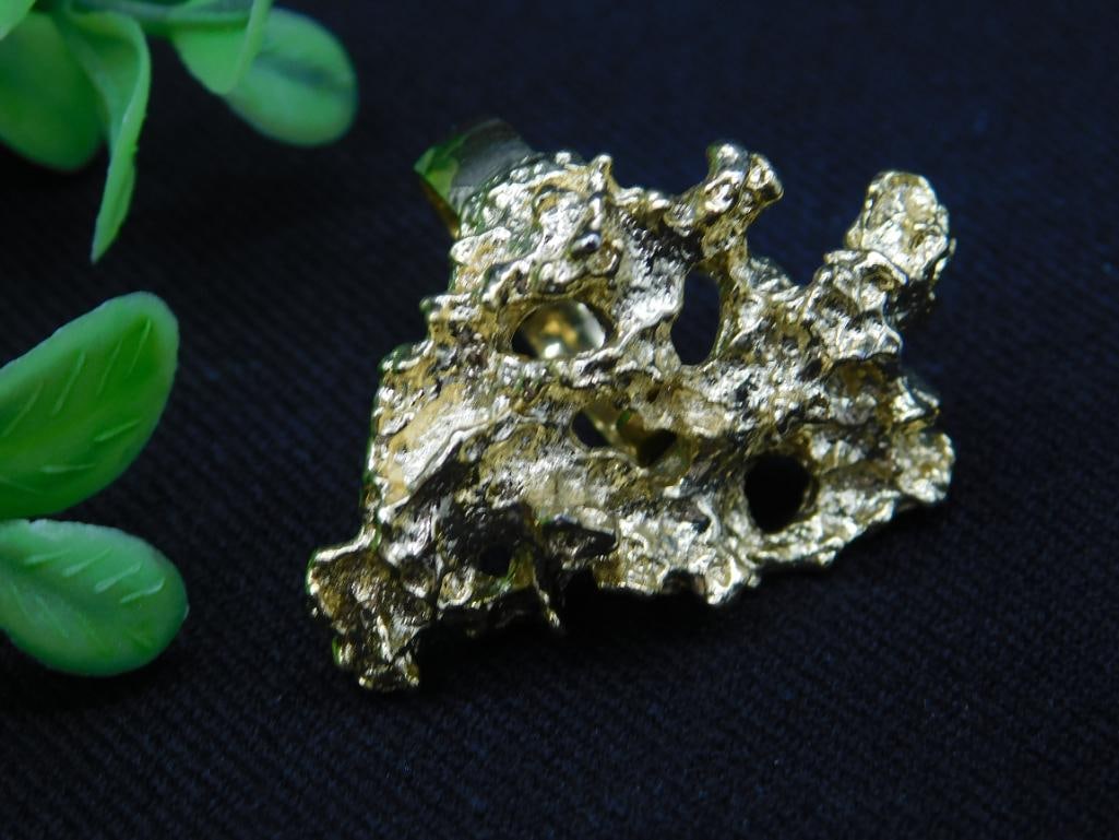 GOLD TONE RING: WELCOME TO HATMAN AUCTIONS! SPECIAL NOTICE: Please see photos for measurements and descriptions. ***Yes, we have in house shipping with MANY REPEAT CUSTOMERS because of our streamlined service.