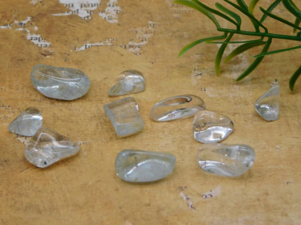 BLUE TOPAZ ROCK STONE LAPIDARY SPECIMEN: BLUE TOPAZ ROCK STONE LAPIDARY SPECIMEN