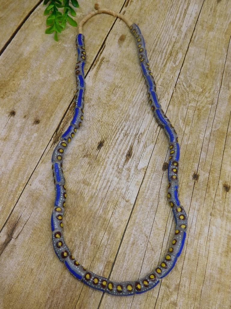 AFRICAN TRADE BEADS ROCK STONE LAPIDARY SPECIMEN: AFRICAN TRADE BEADS ROCK STONE LAPIDARY SPECIMEN