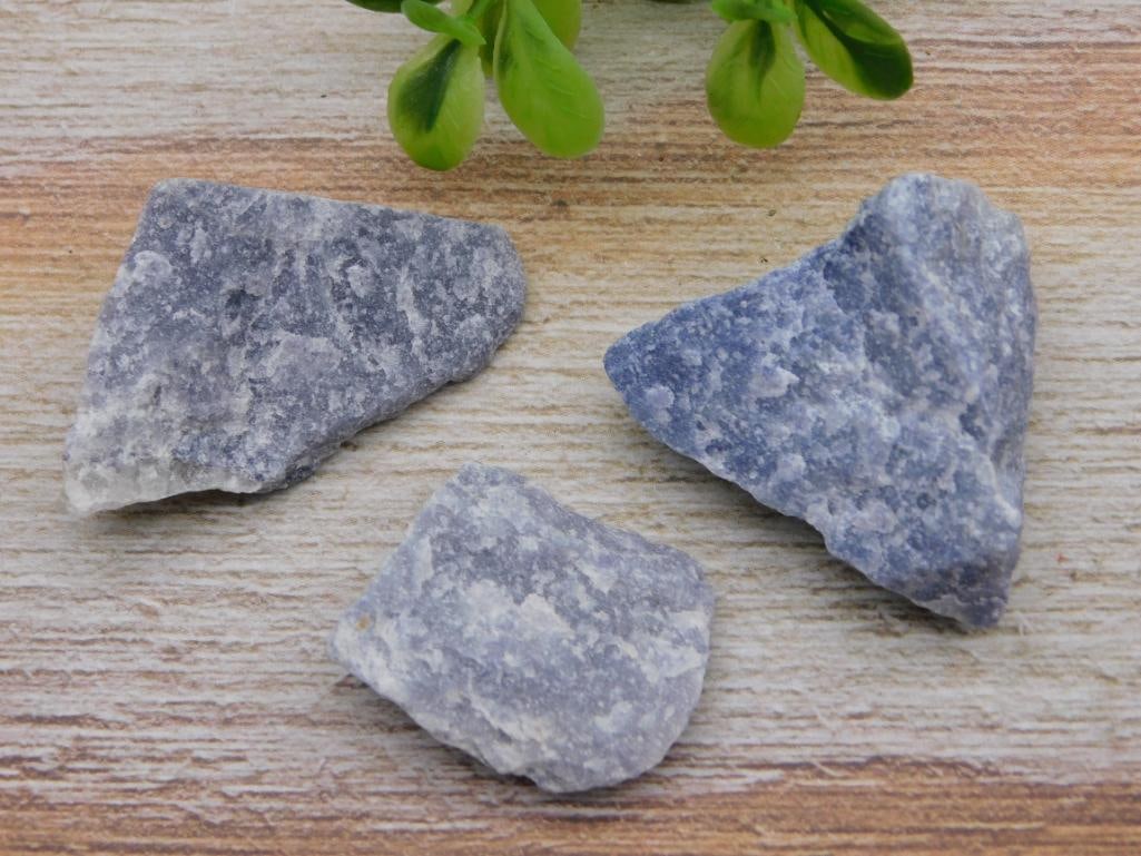 BLUE QUARTZ ROCK STONE LAPIDARY SPECIMEN: WELCOME TO HATMAN AUCTIONS! SPECIAL NOTICE: Please see photos for measurements and descriptions. ***Yes, we have in house shipping with MANY REPEAT CUSTOMERS because of our streamlined service. ****We
