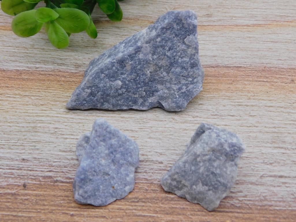 BLUE QUARTZ ROCK STONE LAPIDARY SPECIMEN: WELCOME TO HATMAN AUCTIONS! SPECIAL NOTICE: Please see photos for measurements and descriptions. ***Yes, we have in house shipping with MANY REPEAT CUSTOMERS because of our streamlined service. ****We