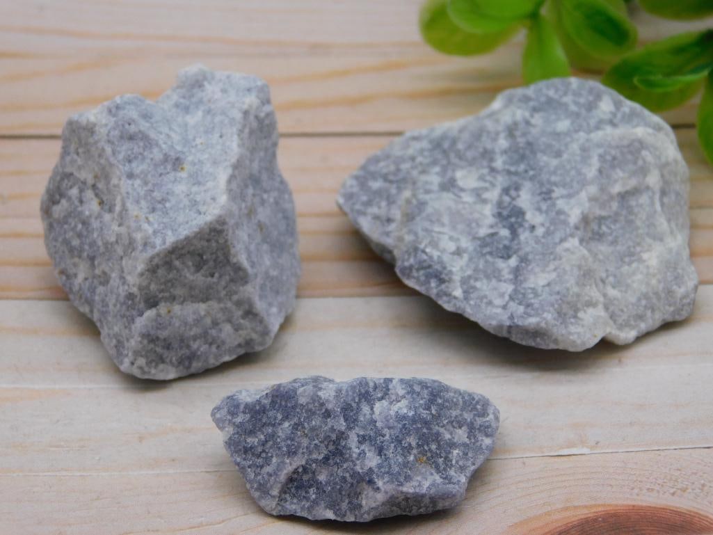 BLUE QUARTZ ROCK STONE LAPIDARY SPECIMEN: WELCOME TO HATMAN AUCTIONS! SPECIAL NOTICE: Please see photos for measurements and descriptions. ***Yes, we have in house shipping with MANY REPEAT CUSTOMERS because of our streamlined service.