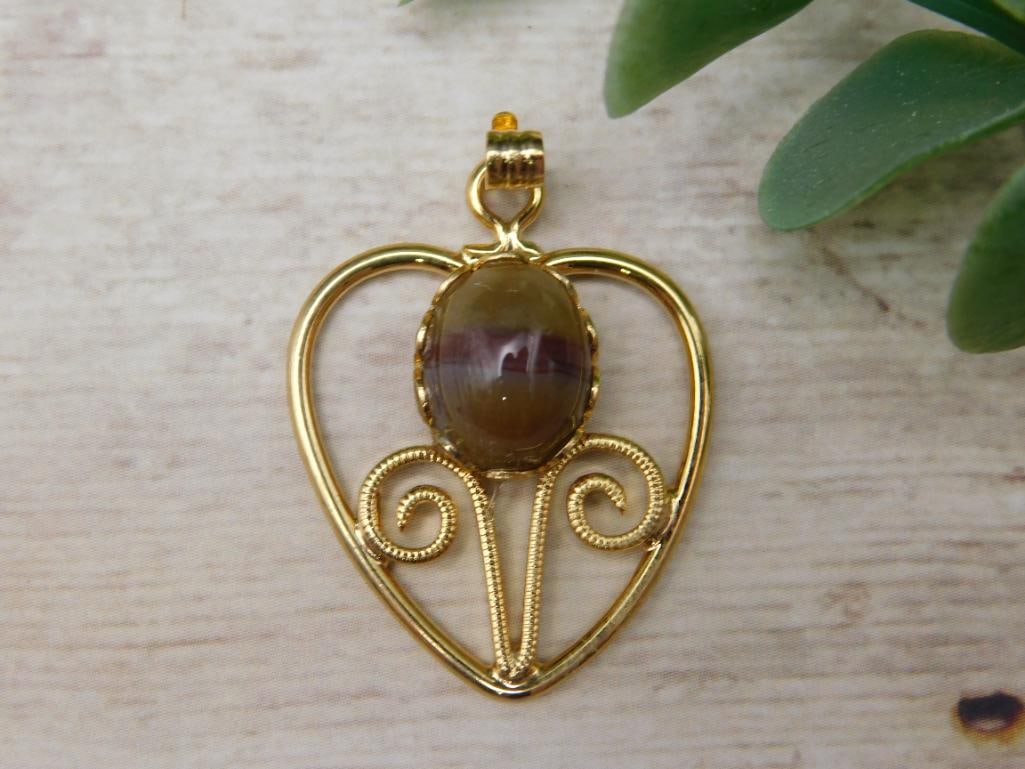 GENUINE STONE HEART PENDANT ROCK STONE LAPIDARY SPECIMEN: WELCOME TO HATMAN AUCTIONS! SPECIAL NOTICE: Please see photos for measurements and descriptions. ***Yes, we have in house shipping with MANY REPEAT CUSTOMERS because of our streamlined service.