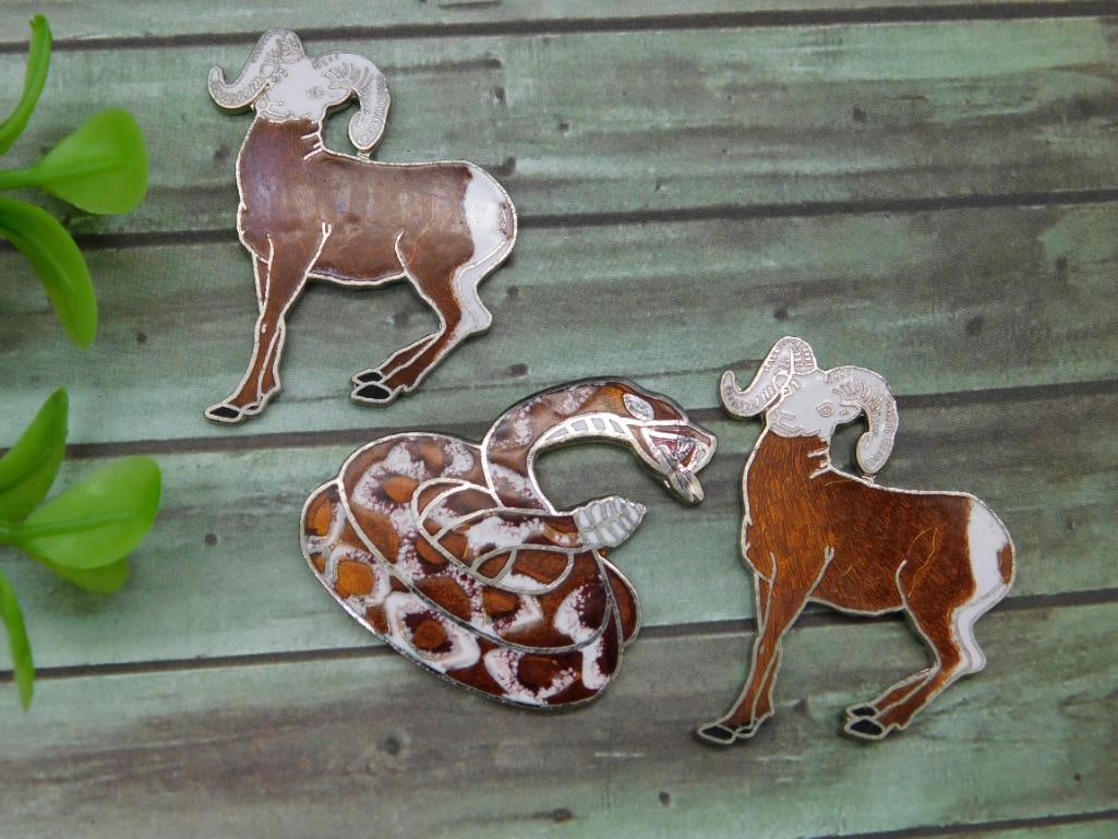 ENAMEL PINS VINTAGE ANTIQUE: WELCOME TO HATMAN AUCTIONS! SPECIAL NOTICE: Please see photos for measurements and descriptions. ***Yes, we have in house shipping with MANY REPEAT CUSTOMERS because of our streamlined service. ****We