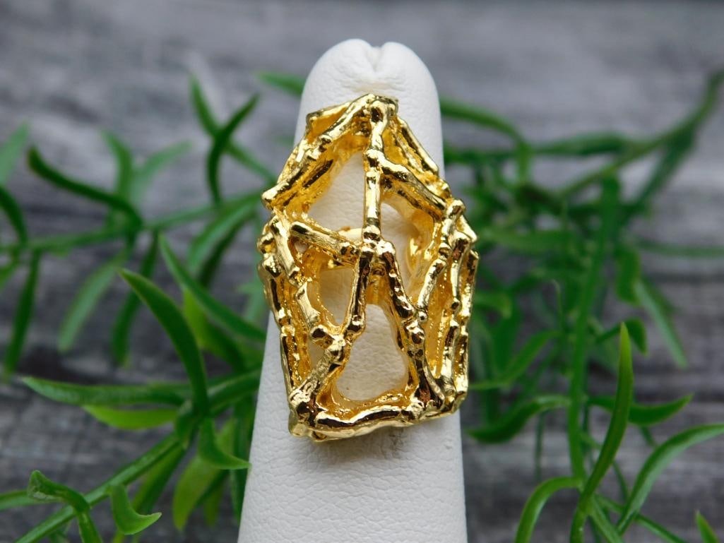 RING: Thank you for attending HATMAN AUCTIONS! Yes, we ship all items that are not oversized. Please see photos for measurements and description. SPECIAL NOTICE: Many items are PICK UP ONLY by APPOINTMENT
