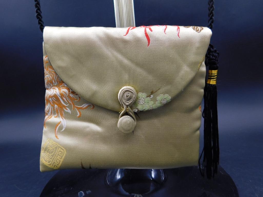 SILK EMBROIDERED SMALL PURSE WITH STRAP VINTAGE ACCESSORY: SILK EMBROIDERED SMALL PURSE WITH STRAP VINTAGE ACCESSORY
