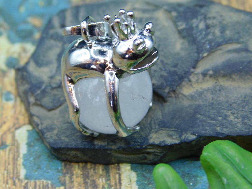 QUARTZ FROG PENDANT ROCK STONE LAPIDARY SPECIMEN (1 of 3)