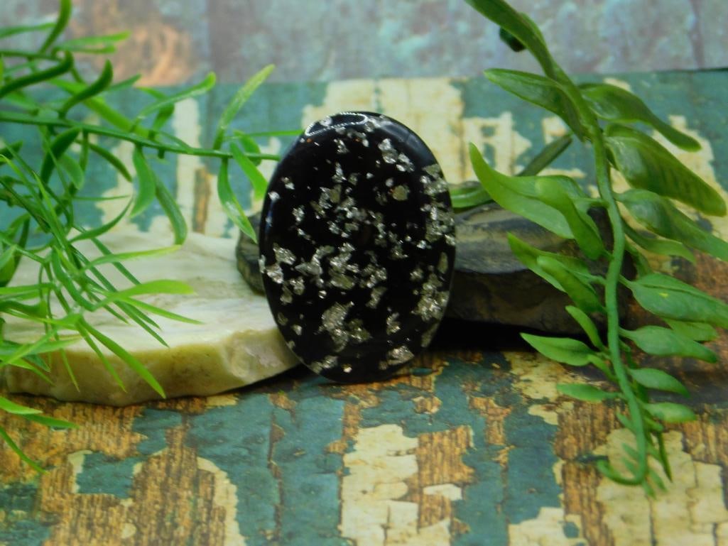 SILVER FLAKE CABOCHON ROCK STONE LAPIDARY SPECIMEN: SILVER FLAKE CABOCHON ROCK STONE LAPIDARY SPECIMEN