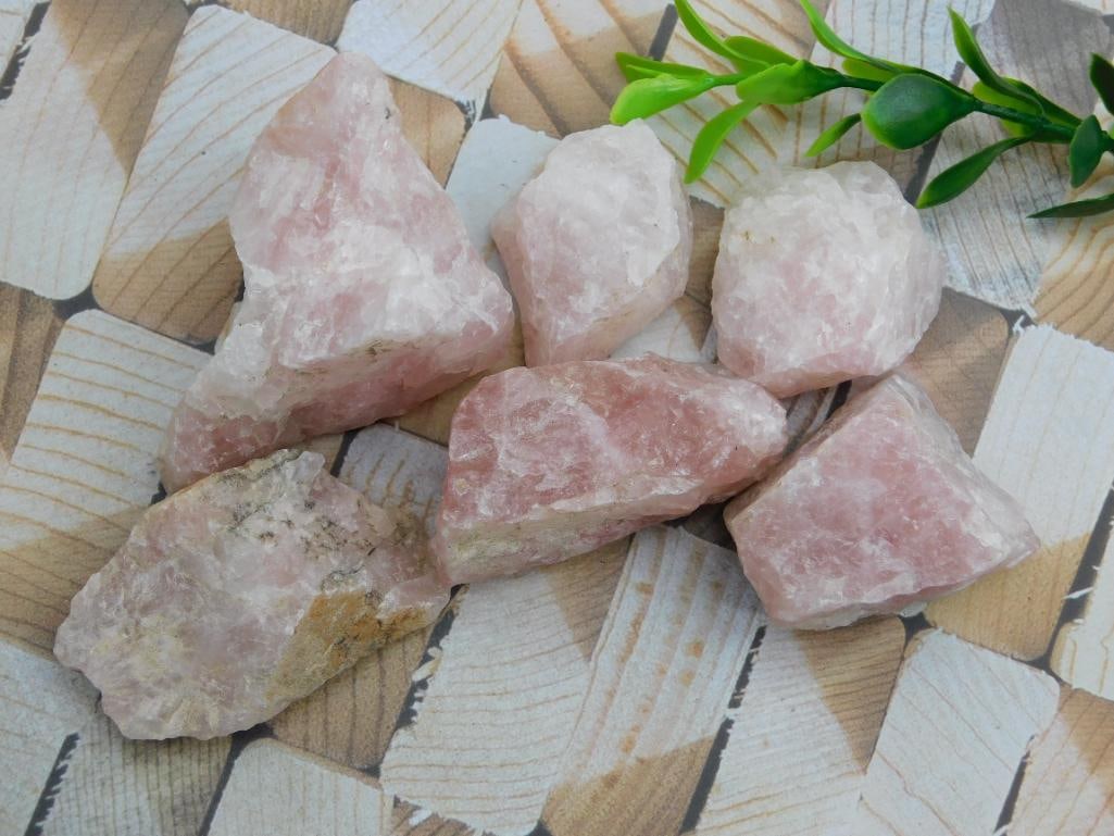 ROSE QUARTZ ROCK STONE LAPIDARY SPECIMEN: WELCOME TO HATMAN AUCTIONS! SPECIAL NOTICE: Please see photos for measurements and descriptions. ***Yes, we have in house shipping with MANY REPEAT CUSTOMERS because of our streamlined service.