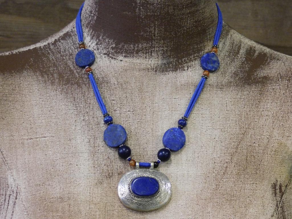 LAPIS LAZULI NECKLACE ROCK STONE LAPIDARY SPECIMEN: WELCOME TO HATMAN AUCTIONS! SPECIAL NOTICE: Please see photos for measurements and descriptions. ***Yes, we have in house shipping with MANY REPEAT CUSTOMERS because of our streamlined service.