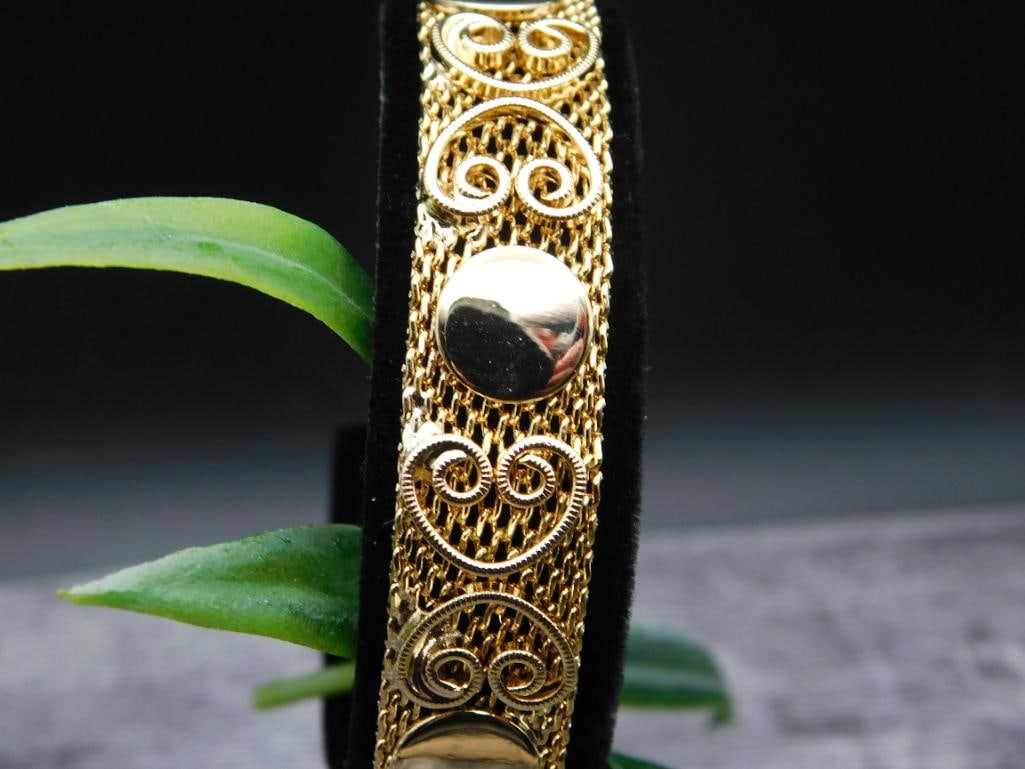 BRACELET: Thank you for attending HATMAN AUCTIONS! Yes, we ship all items that are not oversized. Please see photos for measurements and description. SPECIAL NOTICE: Many items are PICK UP ONLY by APPOINTMENT