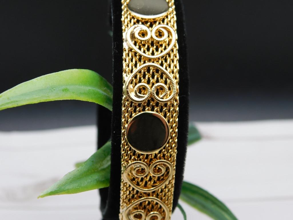 BRACELET: Thank you for attending HATMAN AUCTIONS! Yes, we ship all items that are not oversized. Please see photos for measurements and description. SPECIAL NOTICE: Many items are PICK UP ONLY by APPOINTMENT