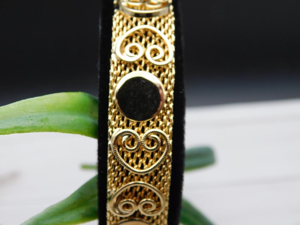 BRACELET: Thank you for attending HATMAN AUCTIONS! Yes, we ship all items that are not oversized. Please see photos for measurements and description. SPECIAL NOTICE: Many items are PICK UP ONLY by APPOINTMENT