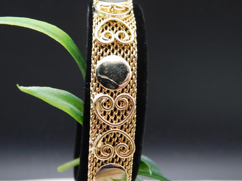 BRACELET: Thank you for attending HATMAN AUCTIONS! Yes, we ship all items that are not oversized. Please see photos for measurements and description. SPECIAL NOTICE: Many items are PICK UP ONLY by APPOINTMENT