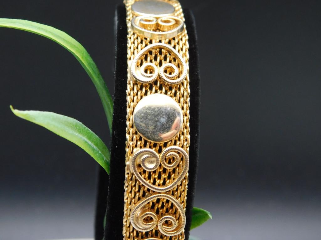 BRACELET: Thank you for attending HATMAN AUCTIONS! Yes, we ship all items that are not oversized. Please see photos for measurements and description. SPECIAL NOTICE: Many items are PICK UP ONLY by APPOINTMENT