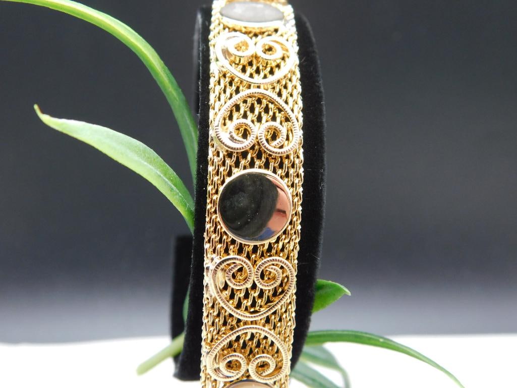 BRACELET: Thank you for attending HATMAN AUCTIONS! Yes, we ship all items that are not oversized. Please see photos for measurements and description. SPECIAL NOTICE: Many items are PICK UP ONLY by APPOINTMENT