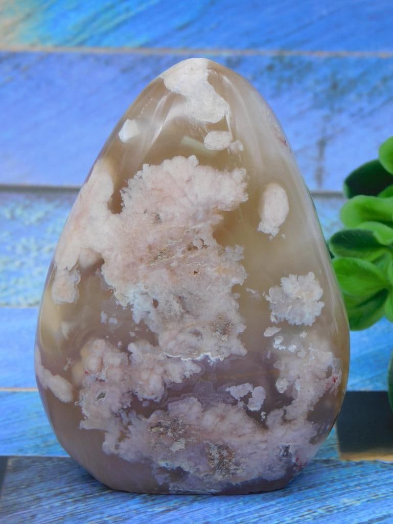 HATMANS FLOWER PETAL AGATE ROCK STONE LAPIDARY SPECIMEN: WELCOME TO HATMAN AUCTIONS! SPECIAL NOTICE: Please see photos for measurements and descriptions. ***Yes, we have in house shipping with MANY REPEAT CUSTOMERS because of our streamlined service.